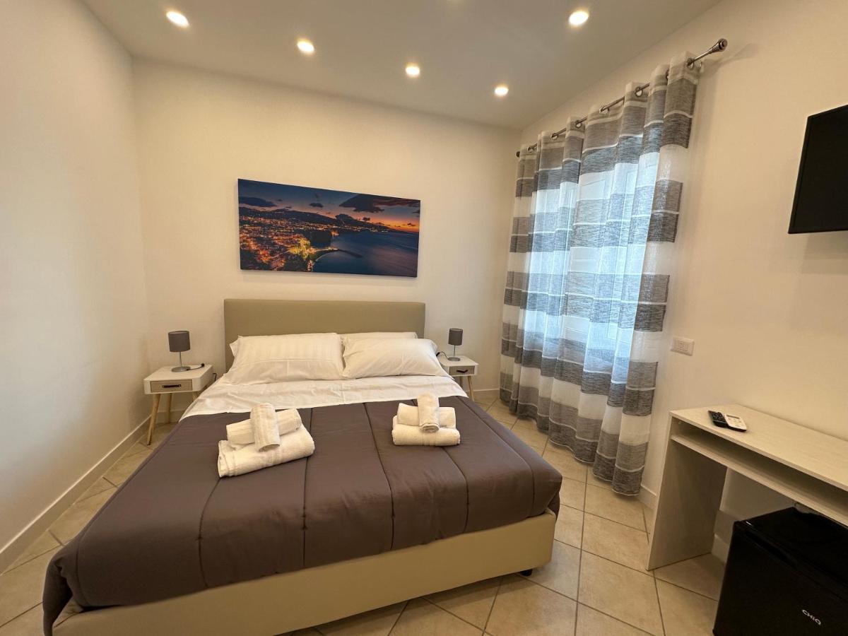B&B Off Rooms And Relax Νάπολη Εξωτερικό φωτογραφία